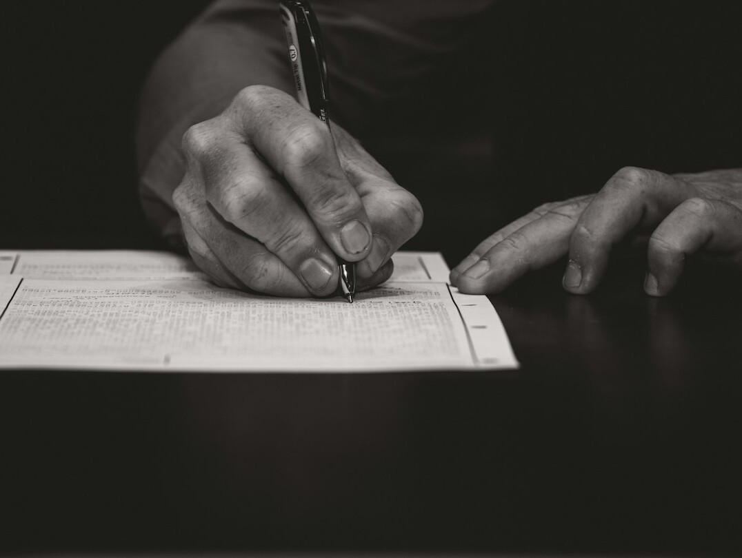 real estate agent signing contract